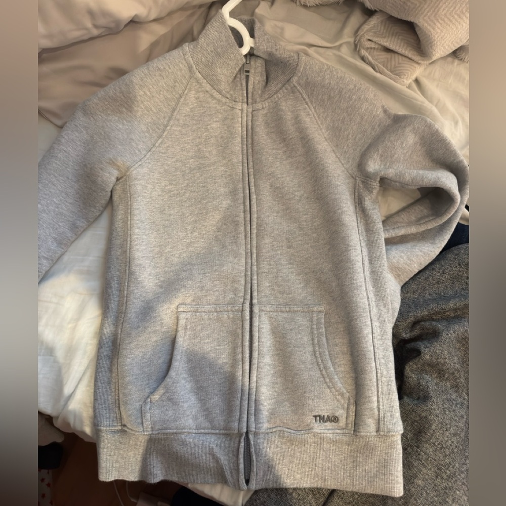 Zip-Up Aritzia’s Cozy Fleece Sweater🤍